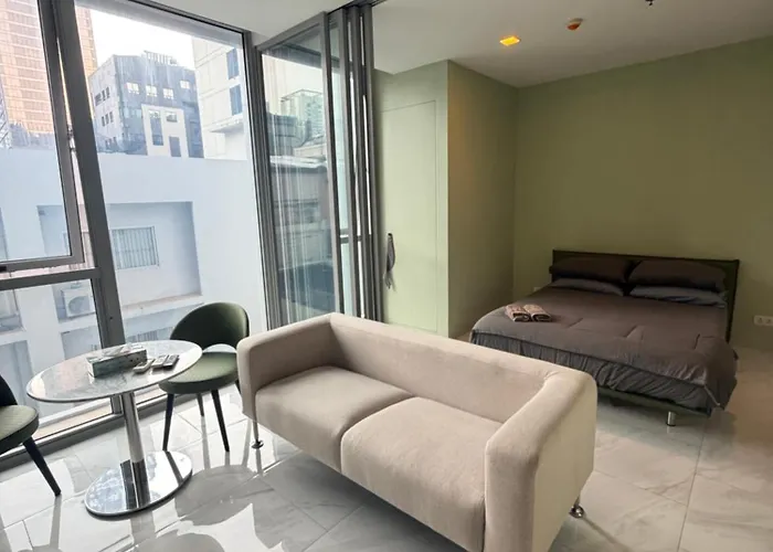 Hyde 11 Luxury Sky Living 公寓 曼谷